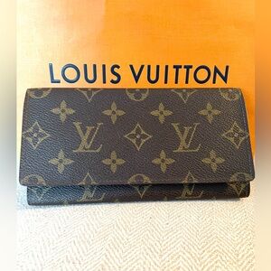 LOUIS VUITTON Authentic Classic Flap Monogram Wallet, w/3 Card slots. Unique
